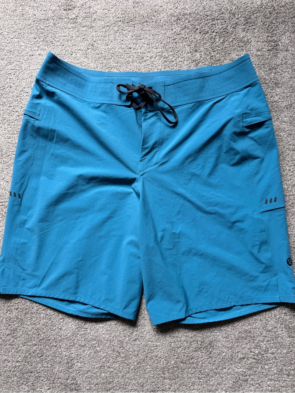 Mens Lululemon 9” Current State Board Shorts Size 34 Like NEW